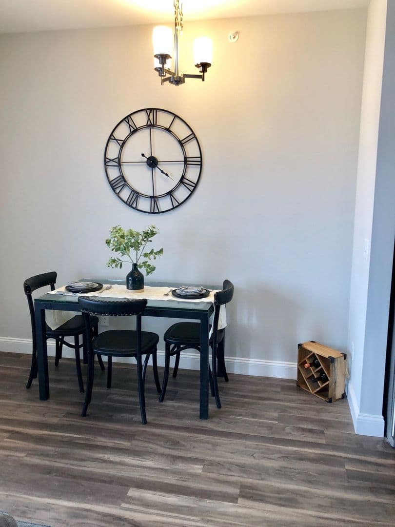 Hamden Apartment: 380 Mather St.