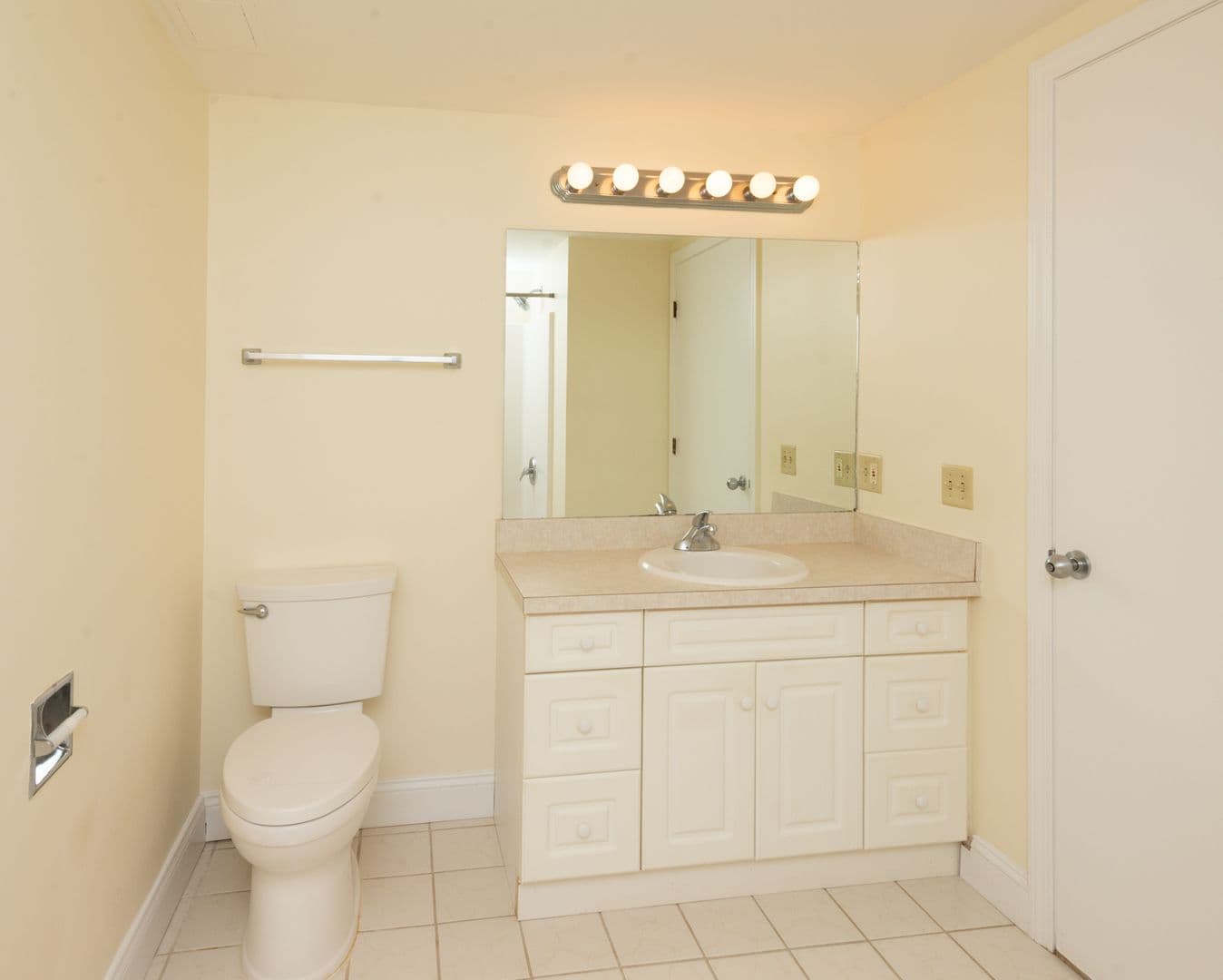 Hamden Apartment: 2405 Whitney Avenue