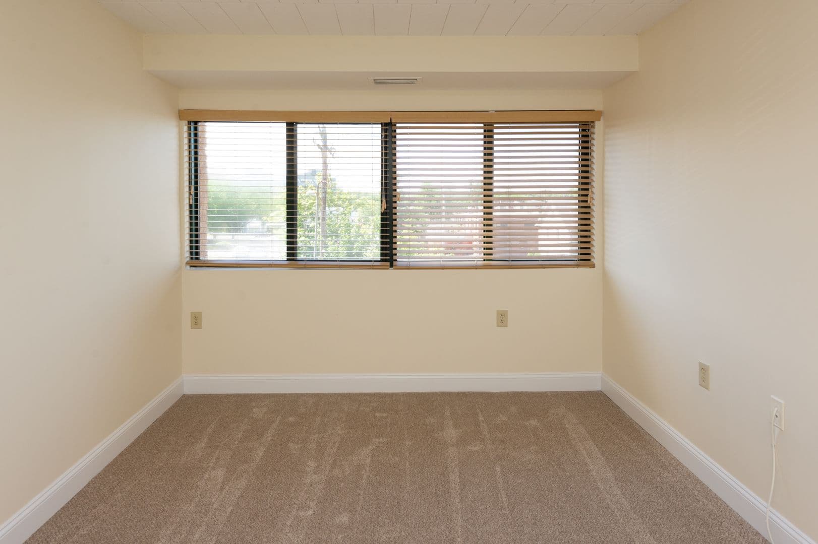 Hamden Apartment: 2405 Whitney Avenue
