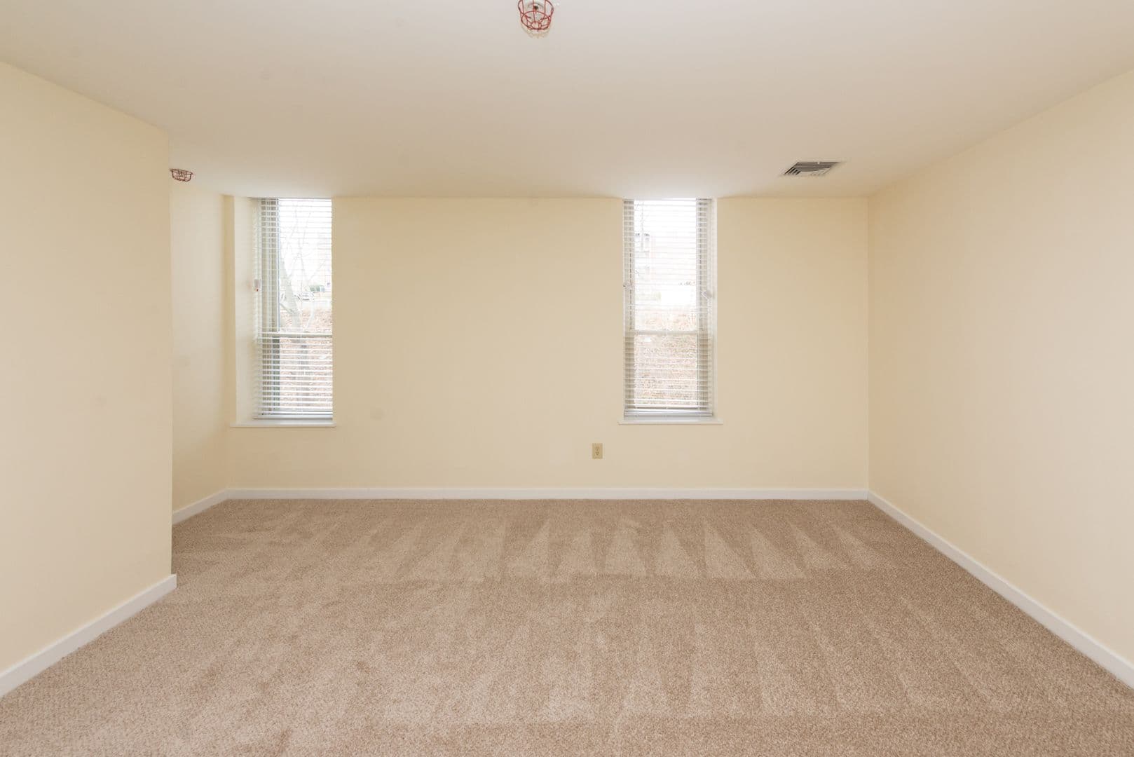 Hamden Apartment: 2 Skiff Street