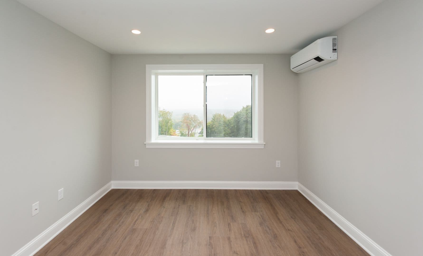 Hamden Apartment: 925 Mix Ave