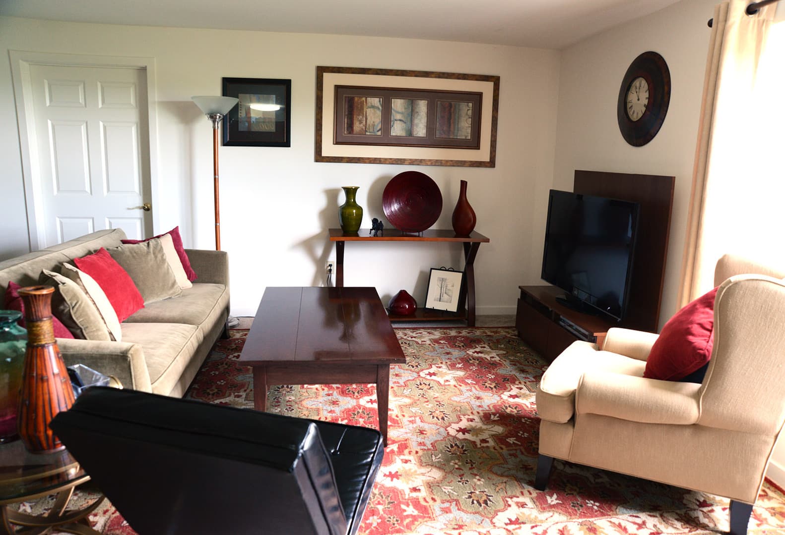 Hamden Apartment: 2 Skiff Street