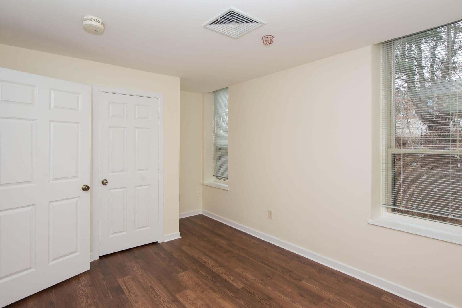 Hamden Apartment: 2 Skiff Street