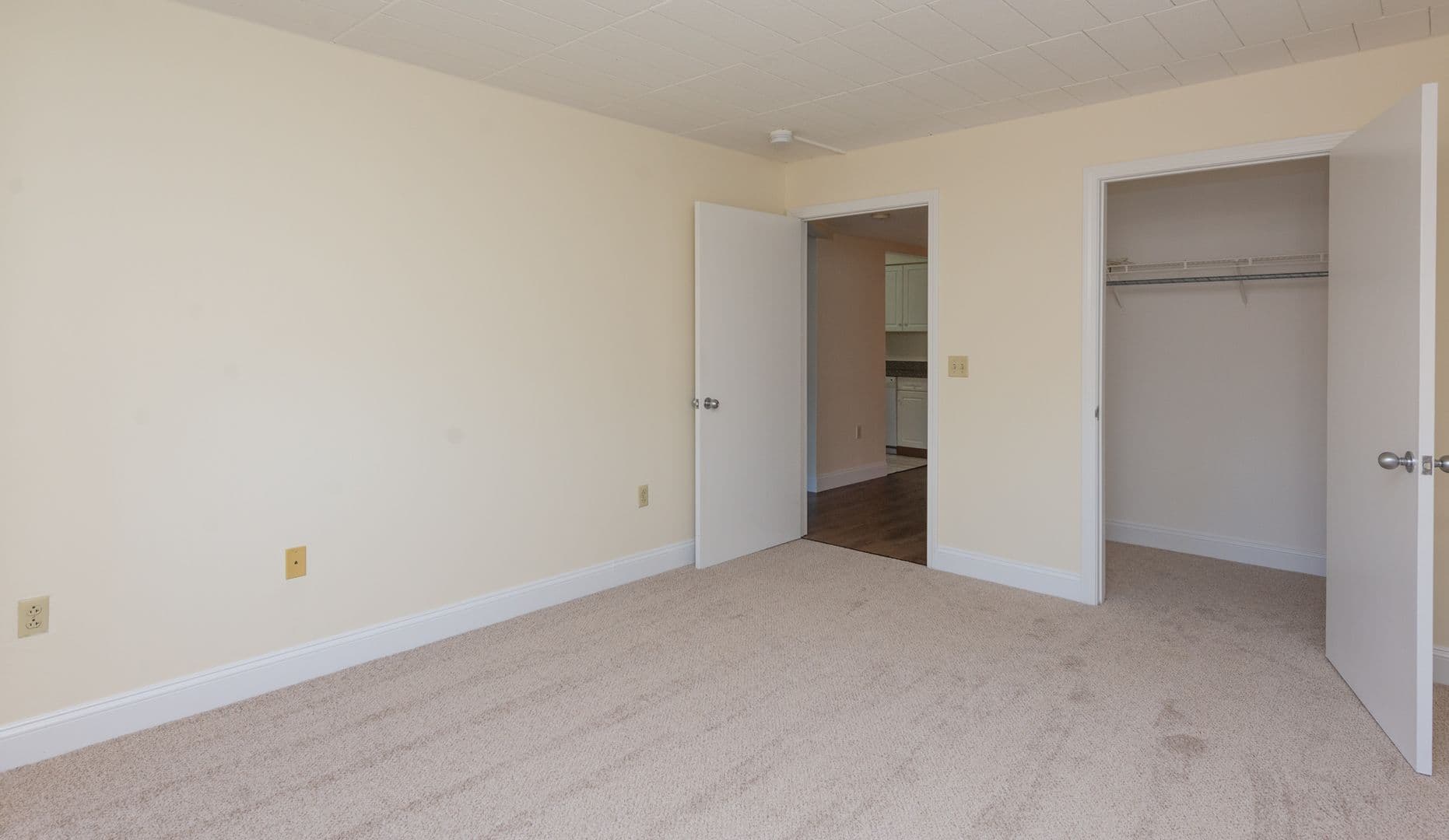Hamden Apartment: 2405 Whitney Avenue