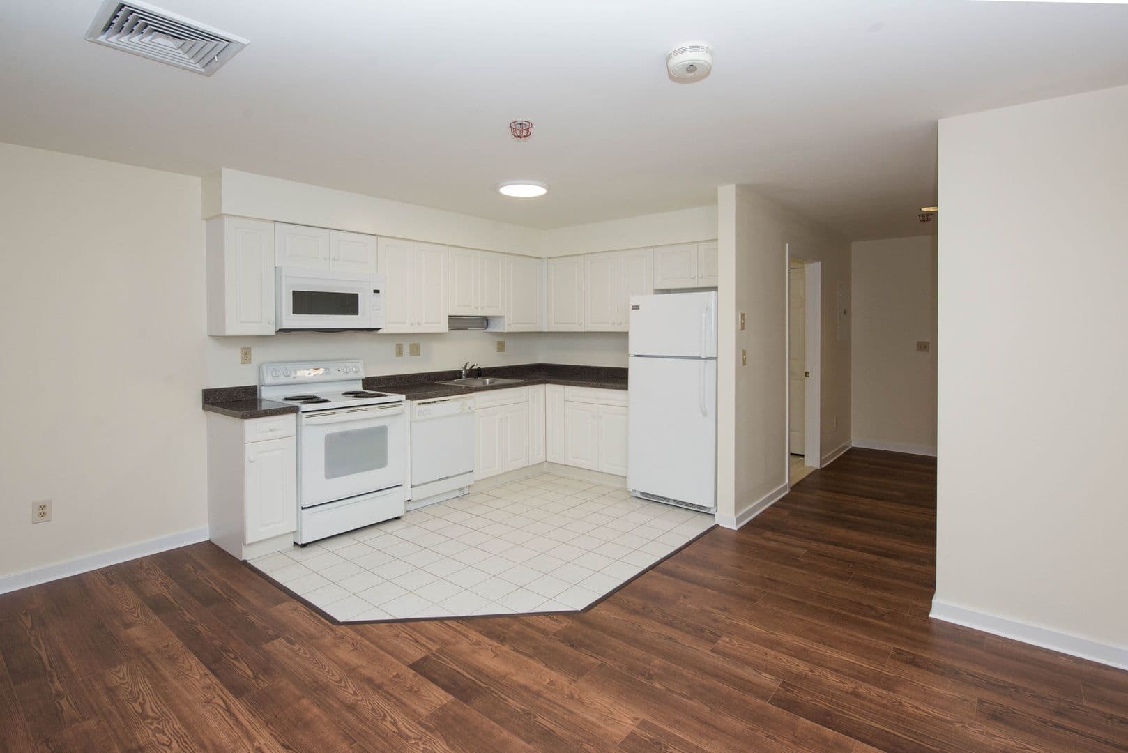 Hamden Apartment: 2 Skiff Street
