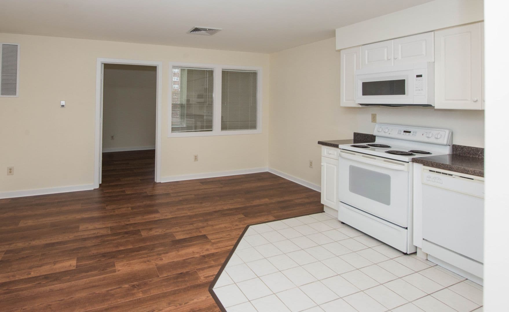 Hamden Apartment: 2 Skiff Street