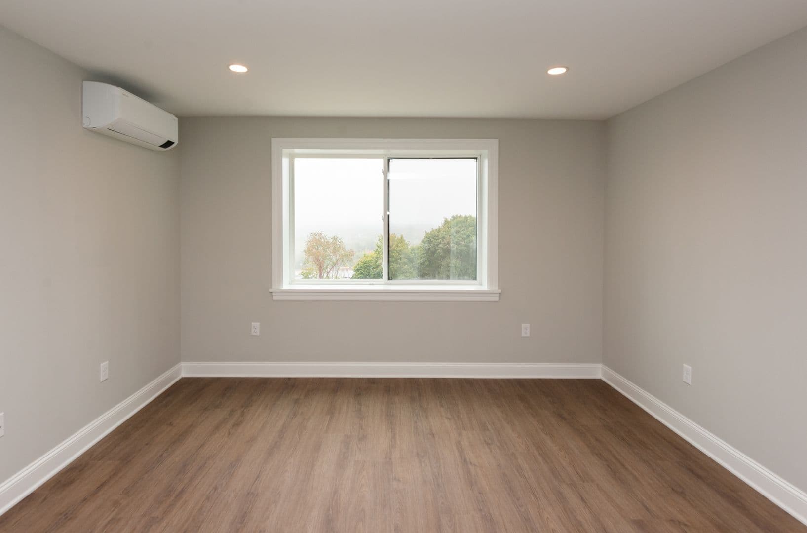 Hamden Apartment: 925 Mix Ave