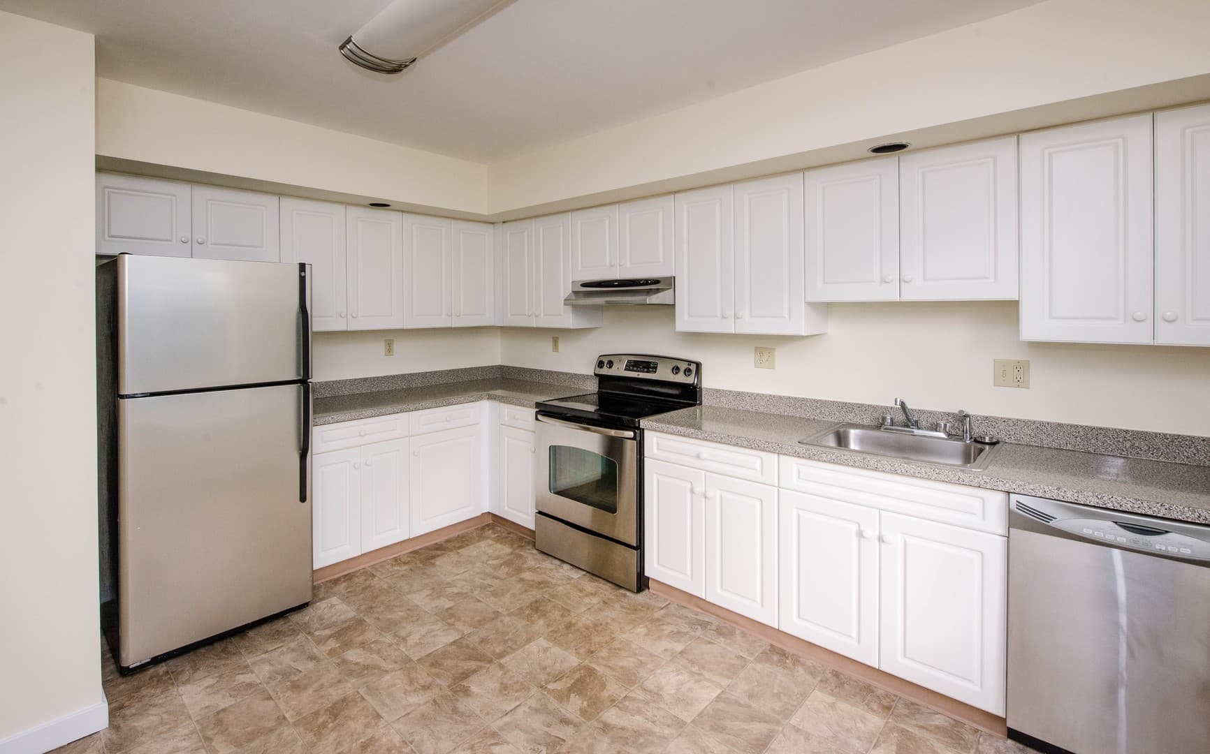 North Haven Apartment: 1298 Hartford Turnpike