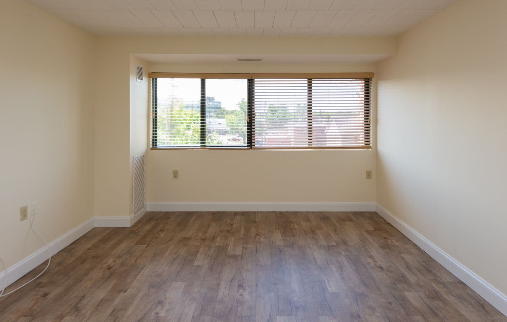 Hamden Apartment: 2405 Whitney Avenue