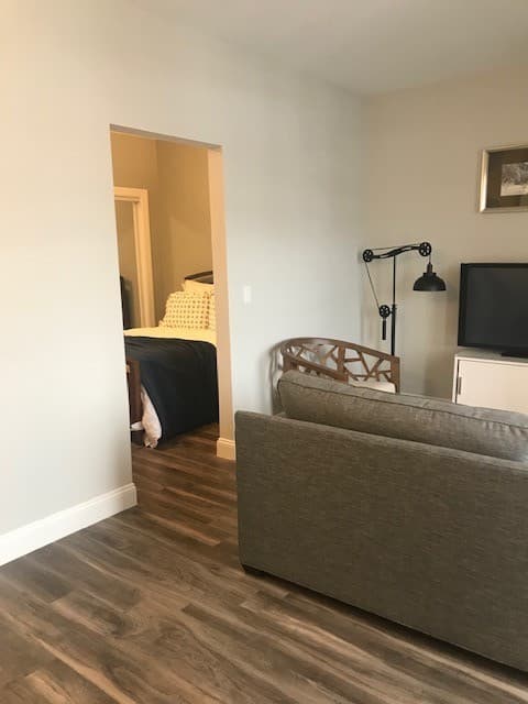 Hamden Apartment: 380 Mather St.