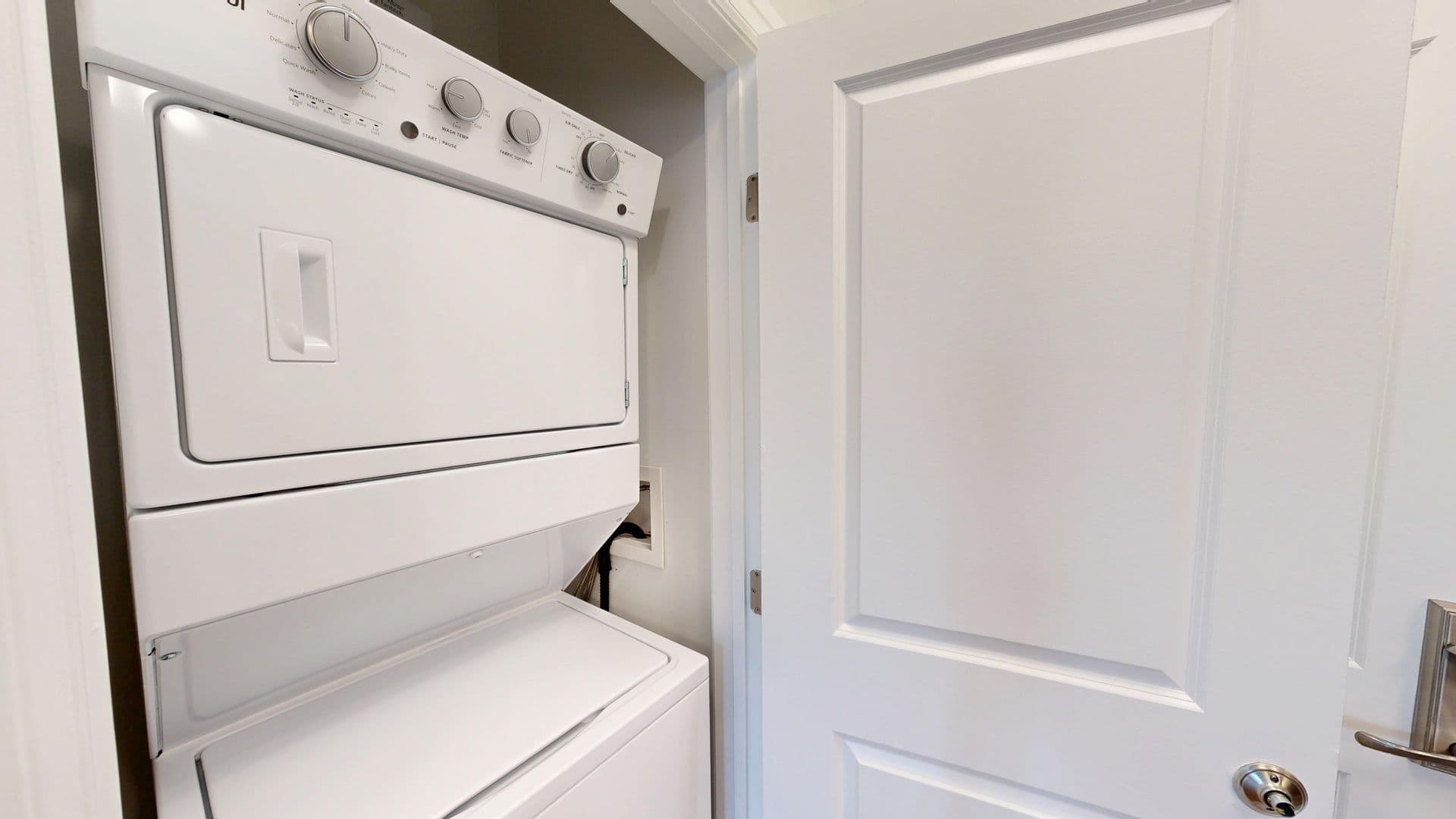 Hamden Apartment: 380 Mather St.