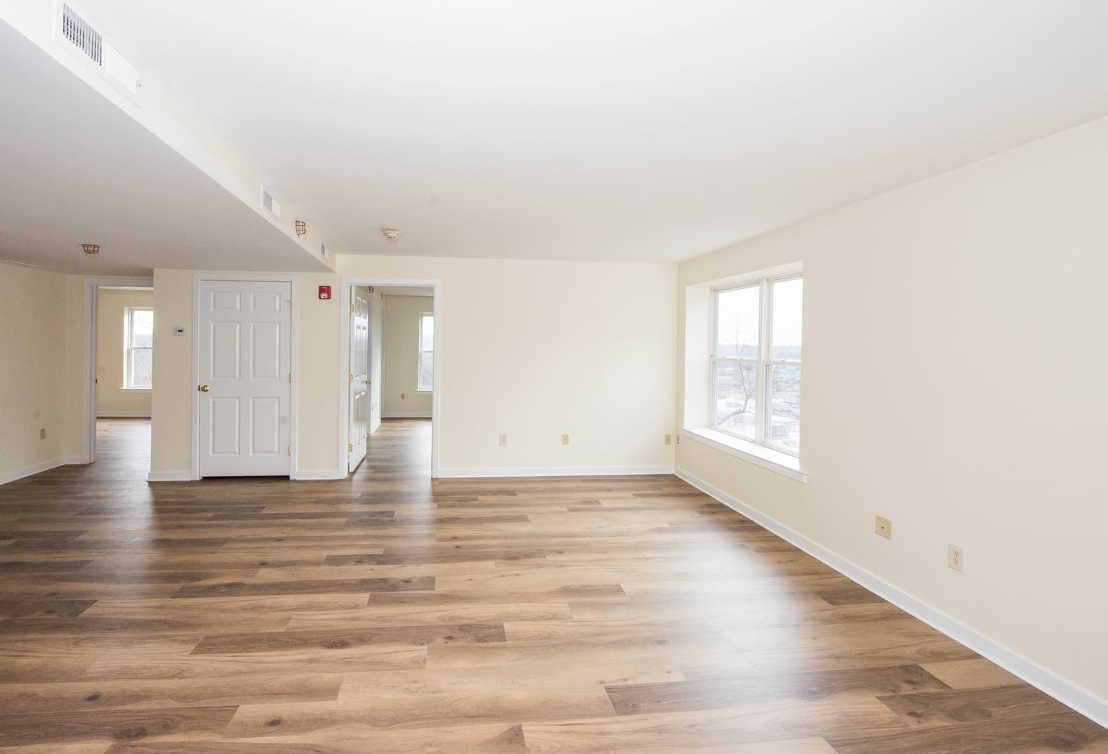 Hamden Apartment: 2 Skiff Street