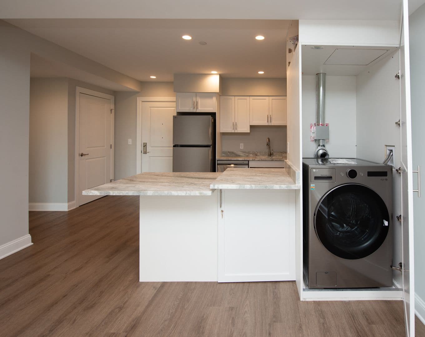 Hamden Apartment: 925 Mix Ave