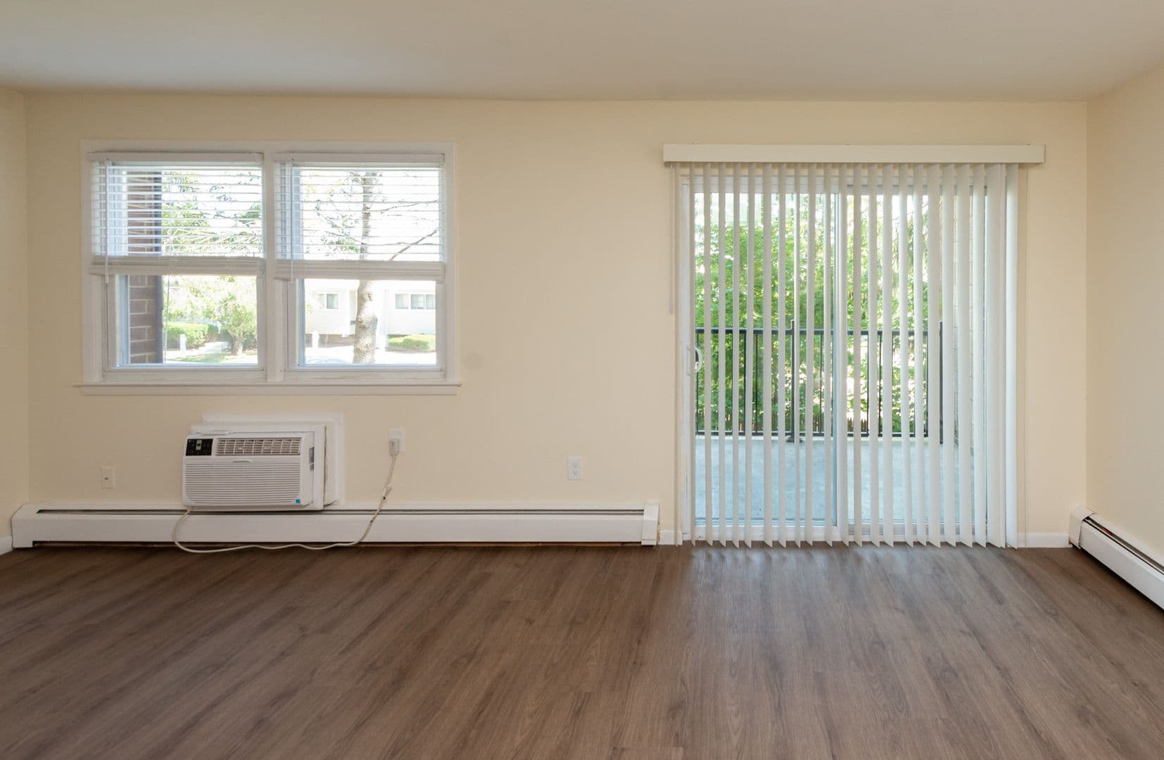 Hamden Apartment: 905 Mix Avenue