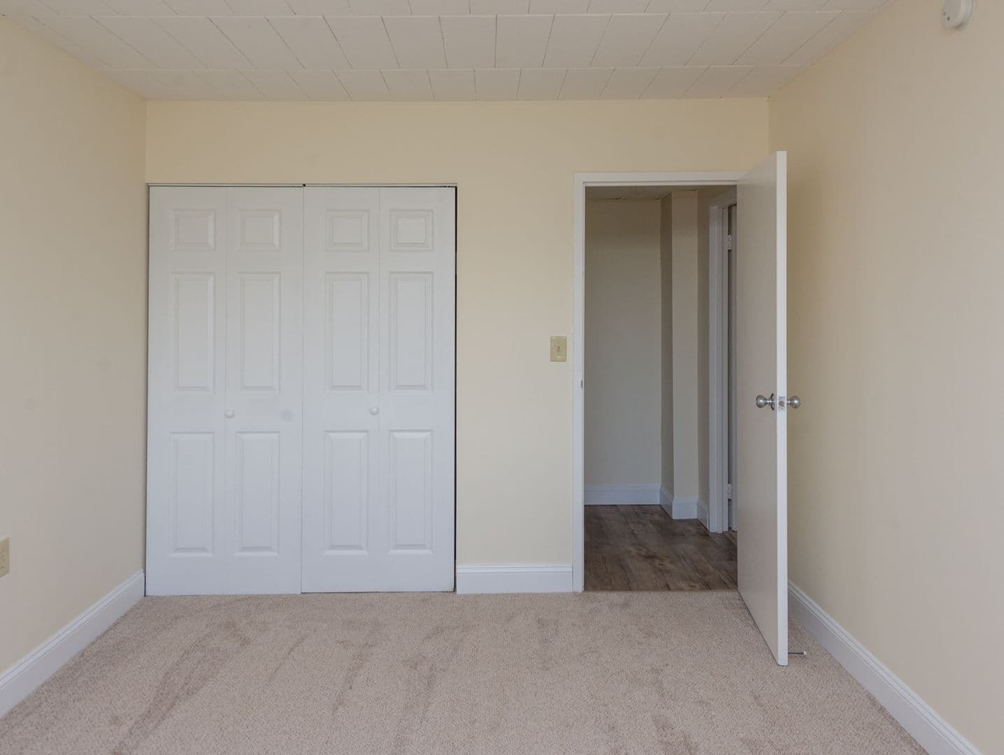Hamden Apartment: 2405 Whitney Avenue