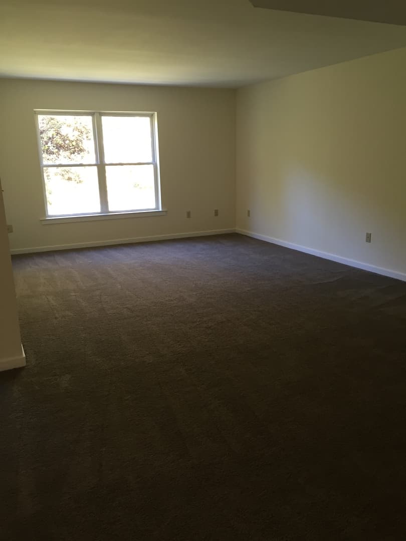 Hamden Apartment: 2 Skiff Street