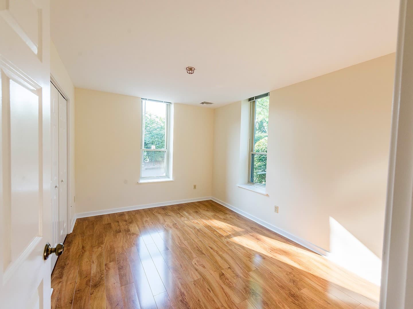 Hamden Apartment: 2 Skiff Street