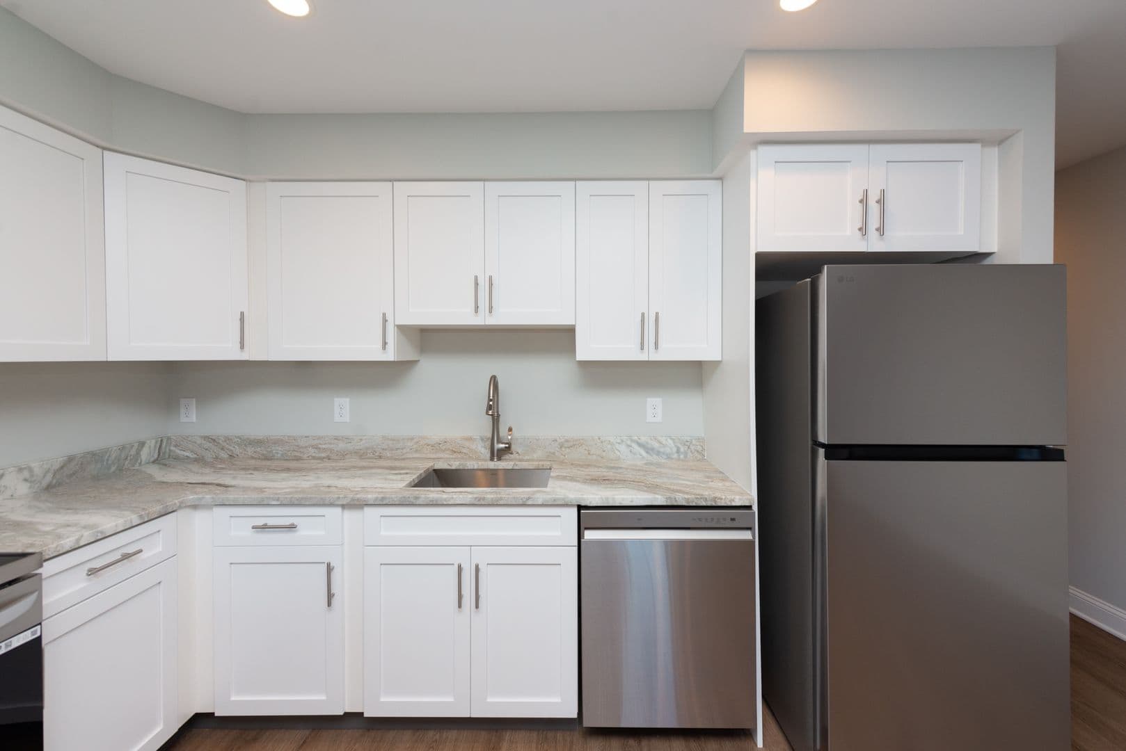 Hamden Apartment: 925 Mix Ave