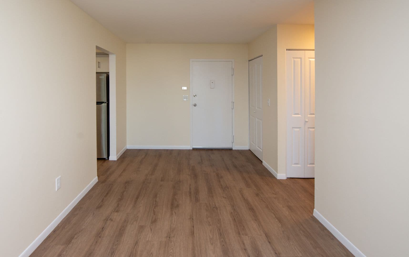 Hamden Apartment: 905 Mix Avenue