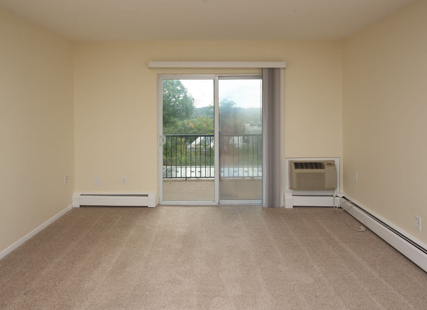 Hamden Apartment: 905 Mix Avenue