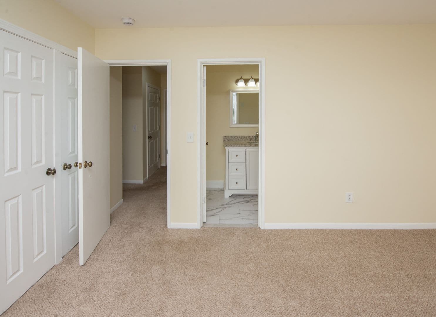 Hamden Apartment: 905 Mix Avenue