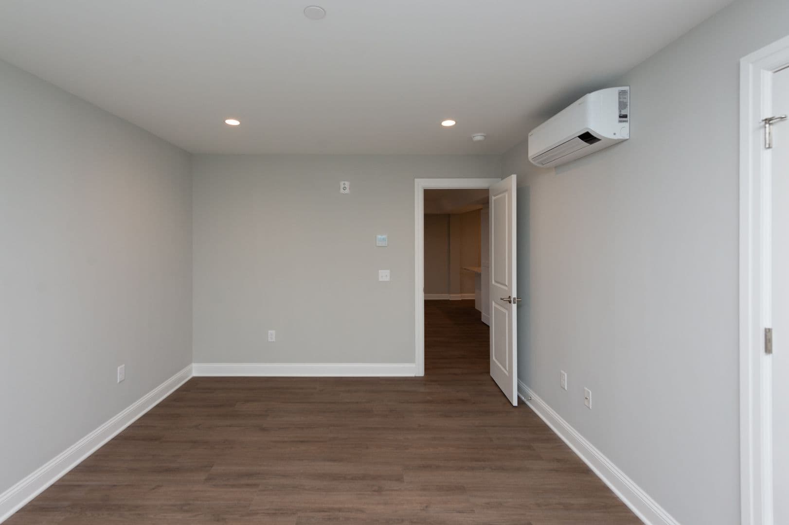 Hamden Apartment: 925 Mix Ave