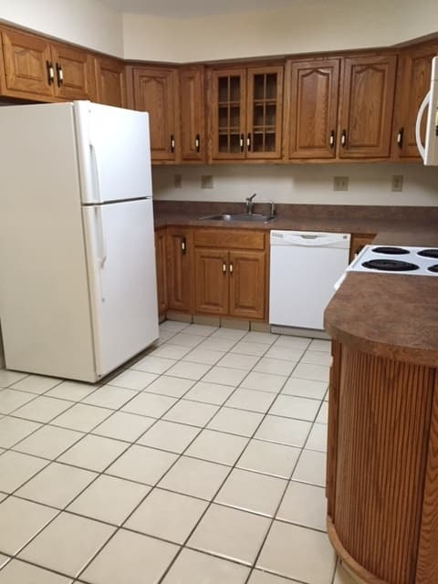 North Haven Apartment: 1298 Hartford Turnpike