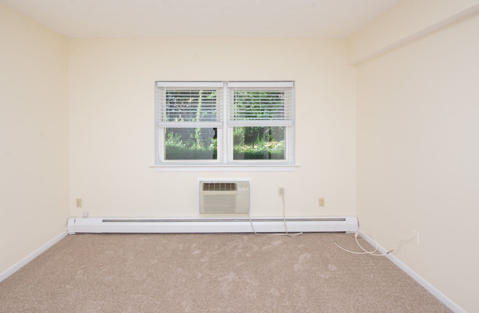 Hamden Apartment: 905 Mix Avenue