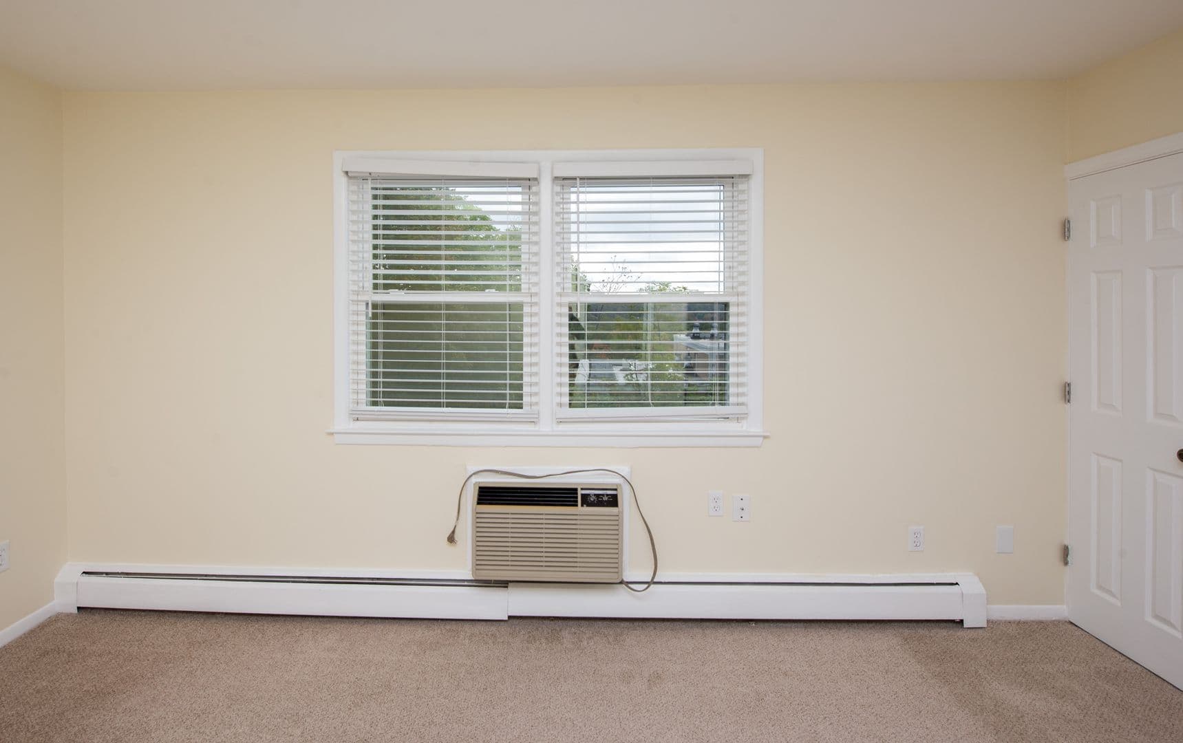 Hamden Apartment: 905 Mix Avenue