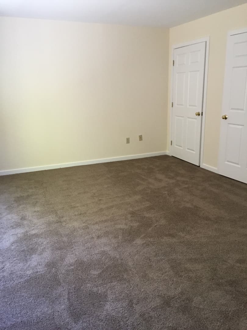 Hamden Apartment: 2 Skiff Street