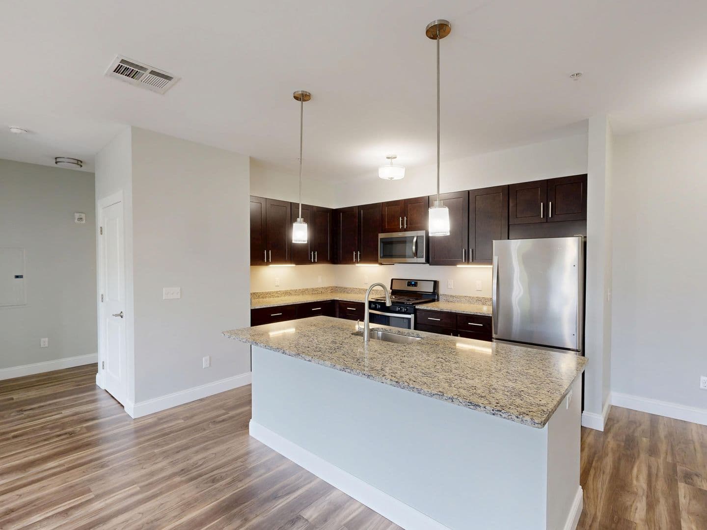 Hamden Apartment: 380 Mather St.