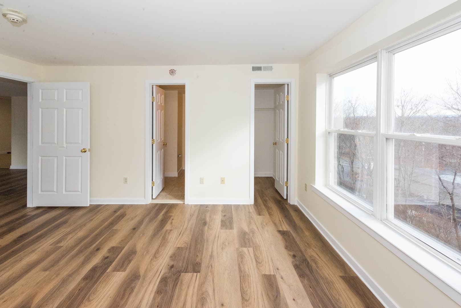 Hamden Apartment: 2 Skiff Street