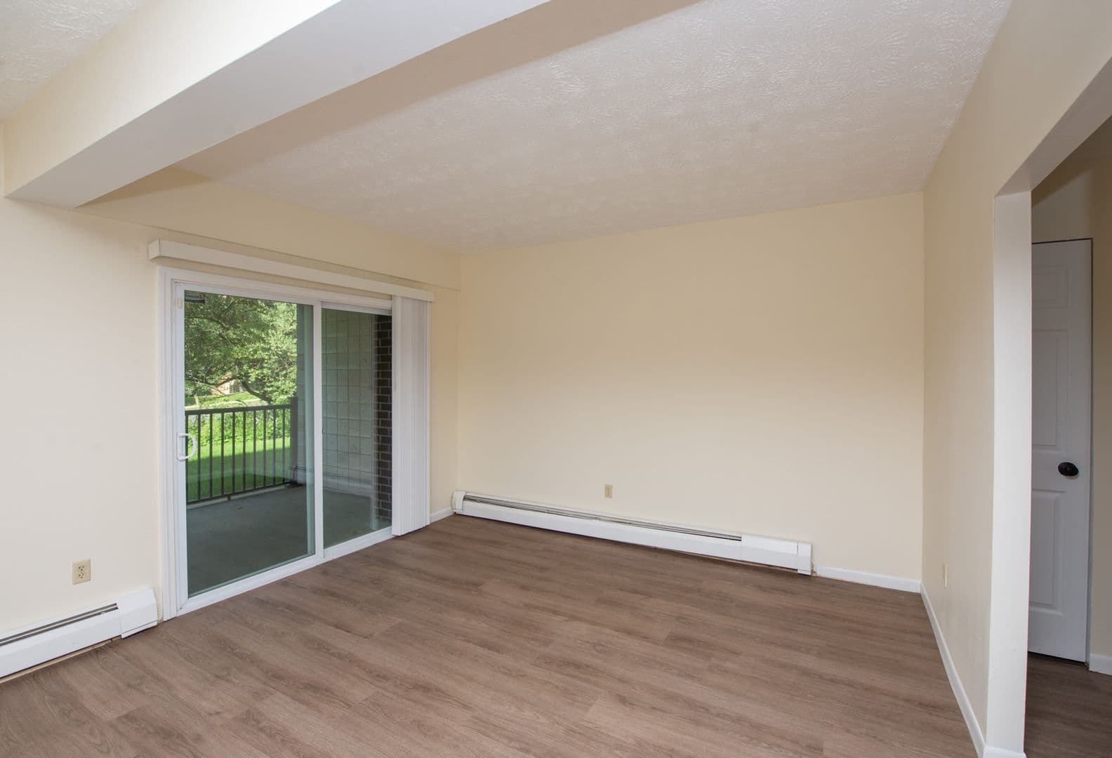 Hamden Apartment: 905 Mix Avenue