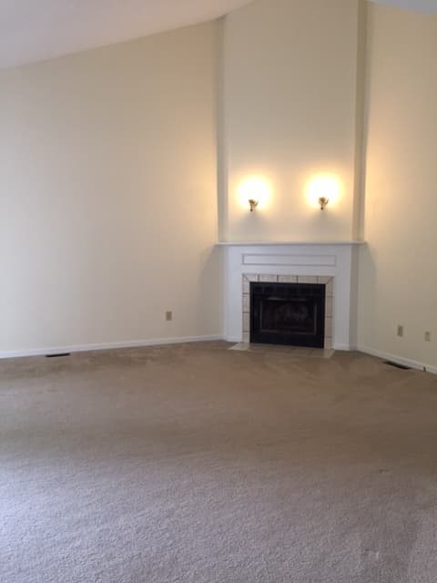 North Haven Apartment: 1298 Hartford Turnpike