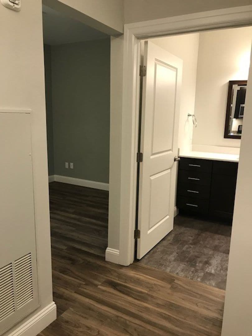 Hamden Apartment: 380 Mather St.
