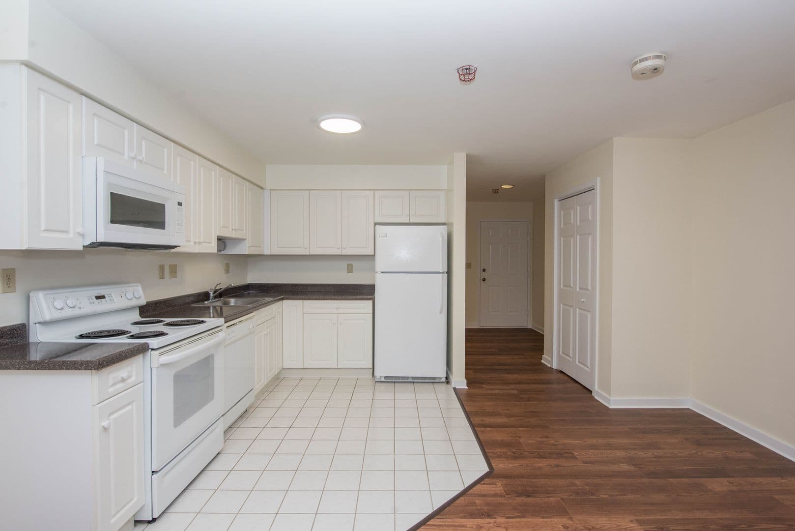 Hamden Apartment: 2 Skiff Street