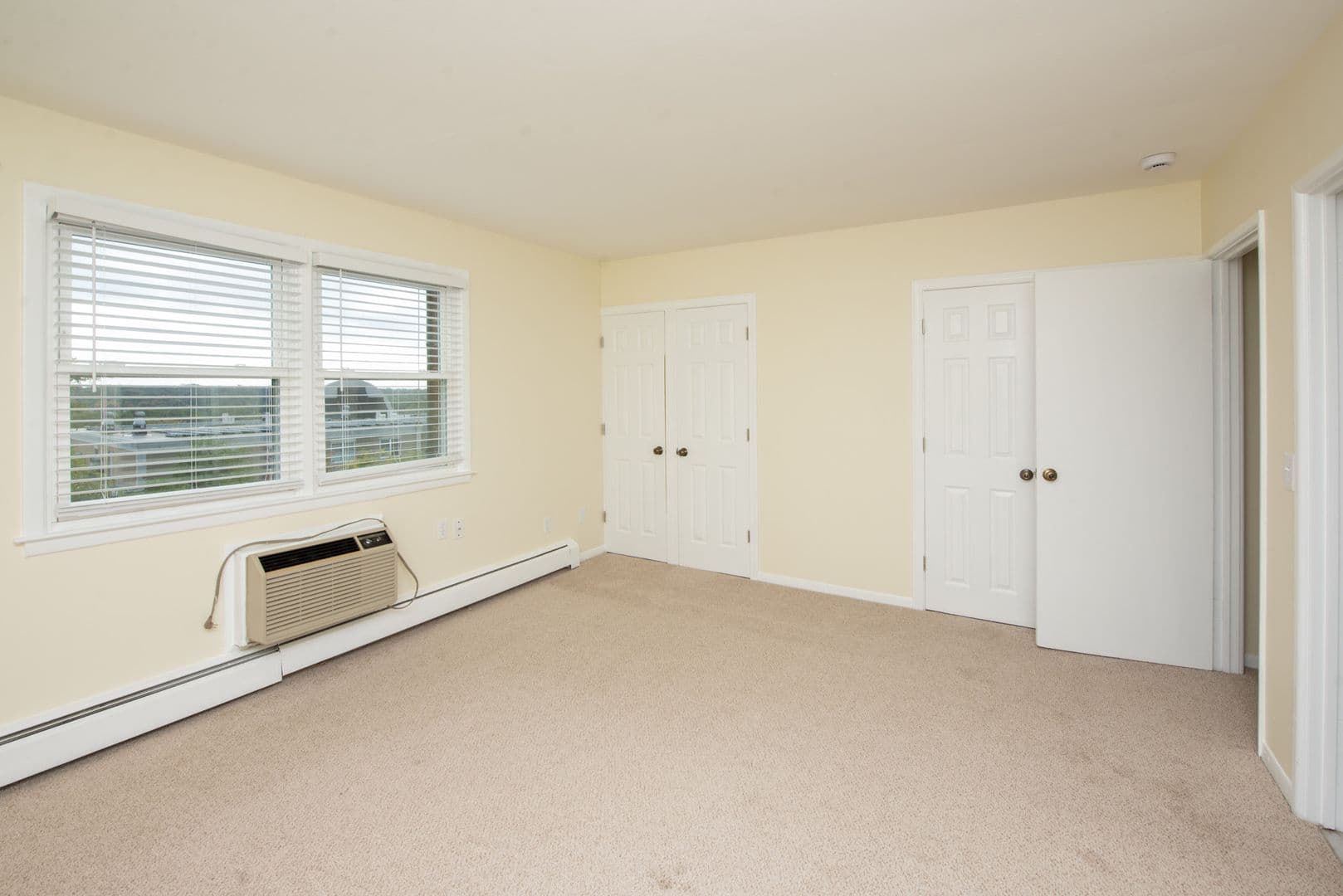 Hamden Apartment: 905 Mix Avenue