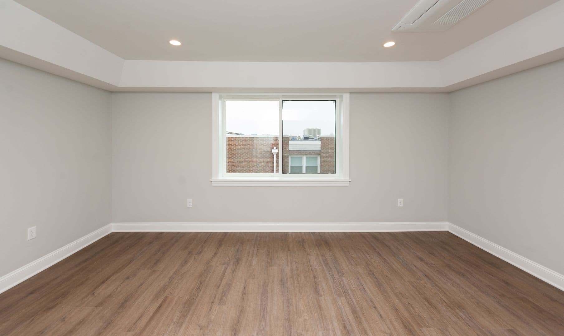 Hamden Apartment: 925 Mix Ave