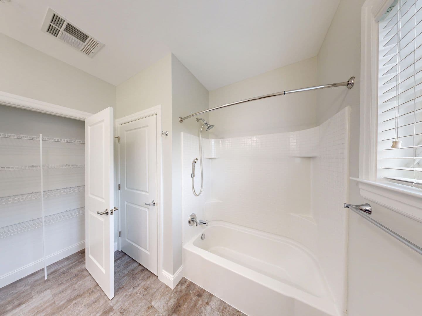 Hamden Apartment: 380 Mather St.