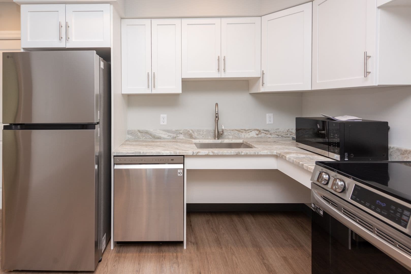 Hamden Apartment: 925 Mix Ave