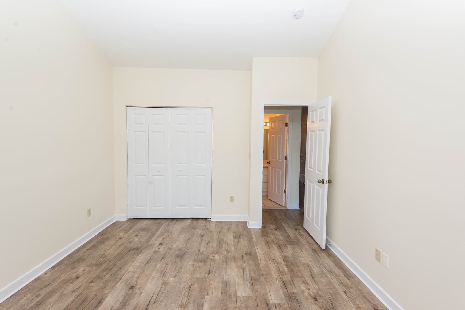 North Haven Apartment: 1298 Hartford Turnpike