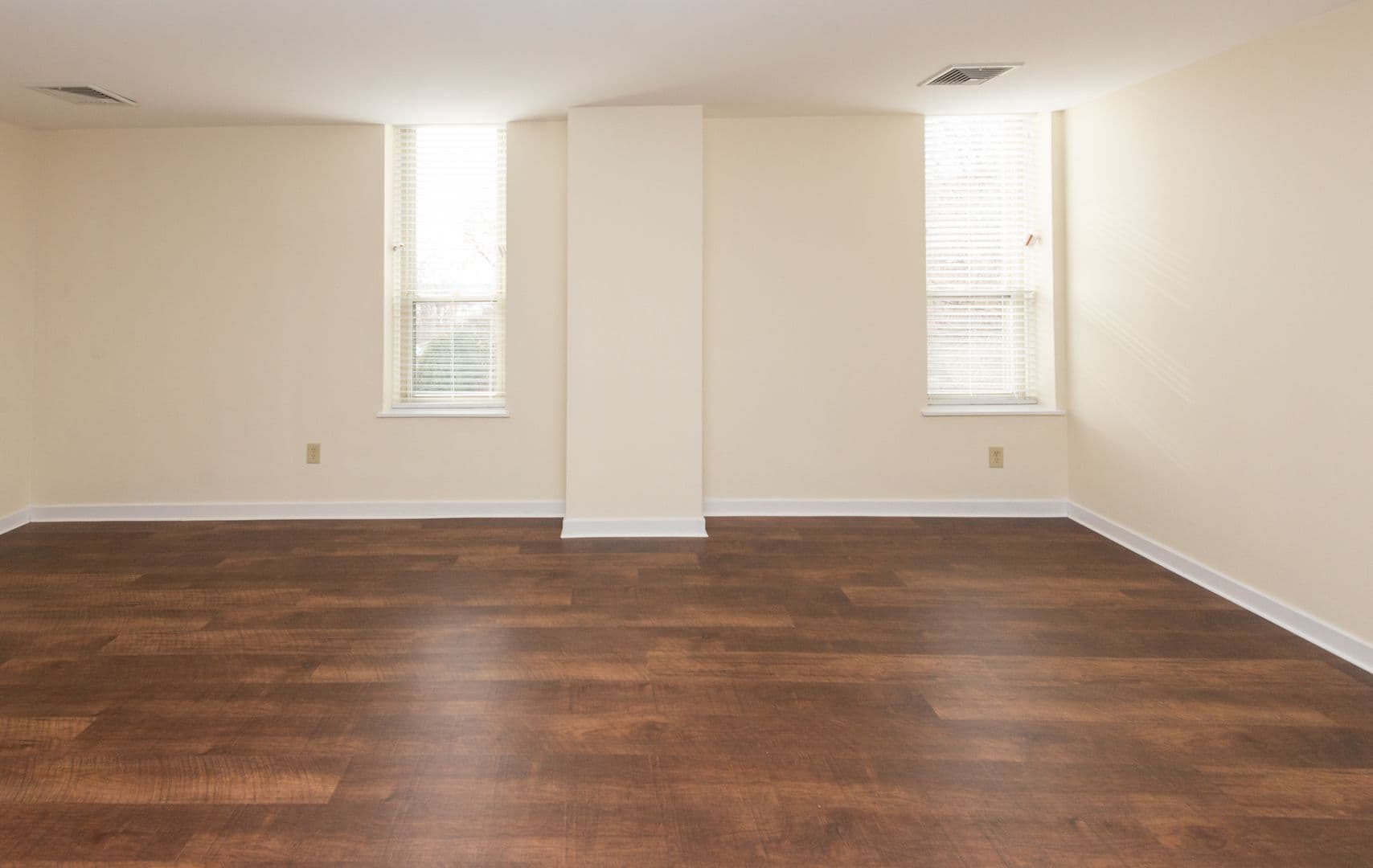 Hamden Apartment: 2 Skiff Street