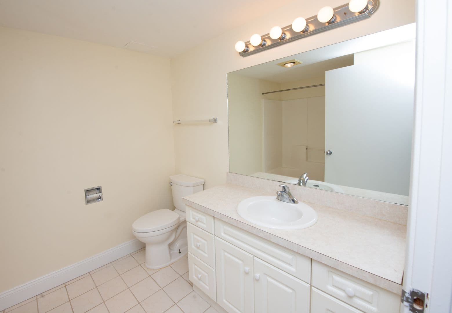 Hamden Apartment: 2405 Whitney Avenue