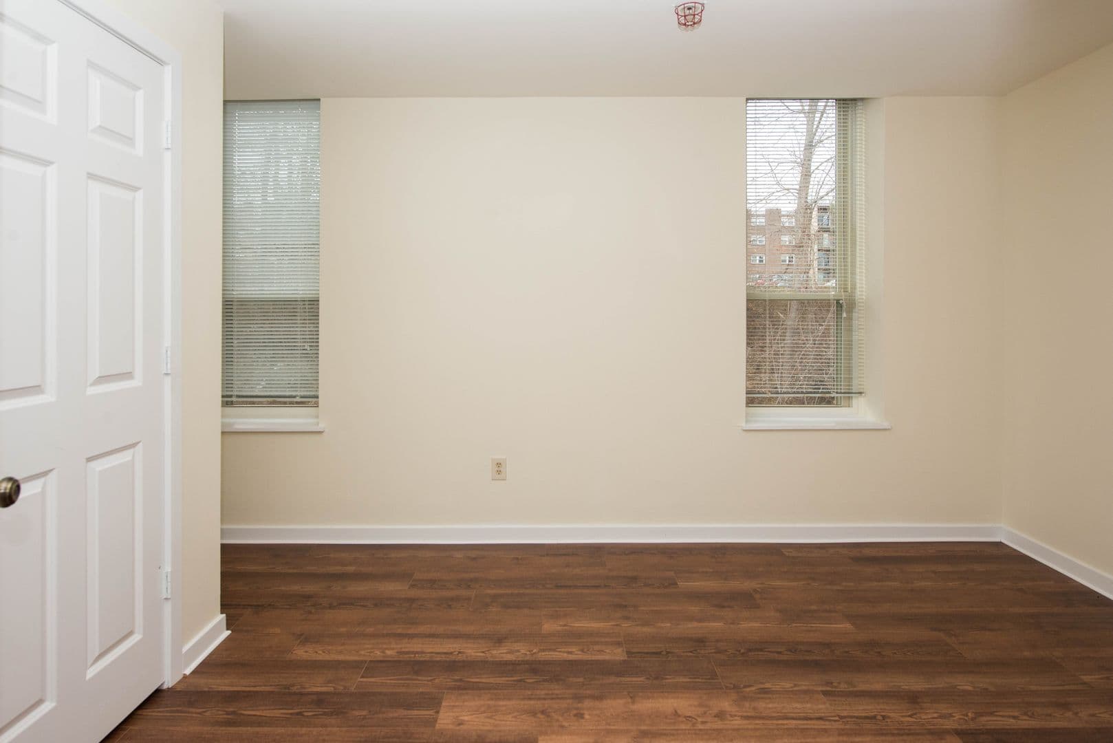 Hamden Apartment: 2 Skiff Street