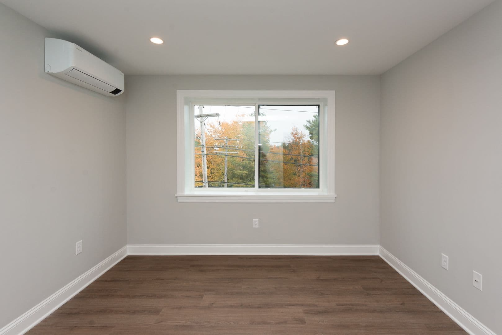 Hamden Apartment: 925 Mix Ave