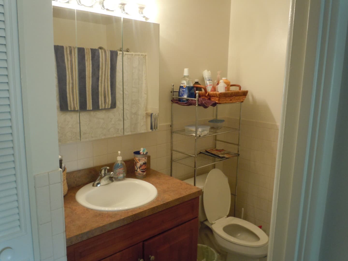 Hamden Apartment: 905 Mix Avenue