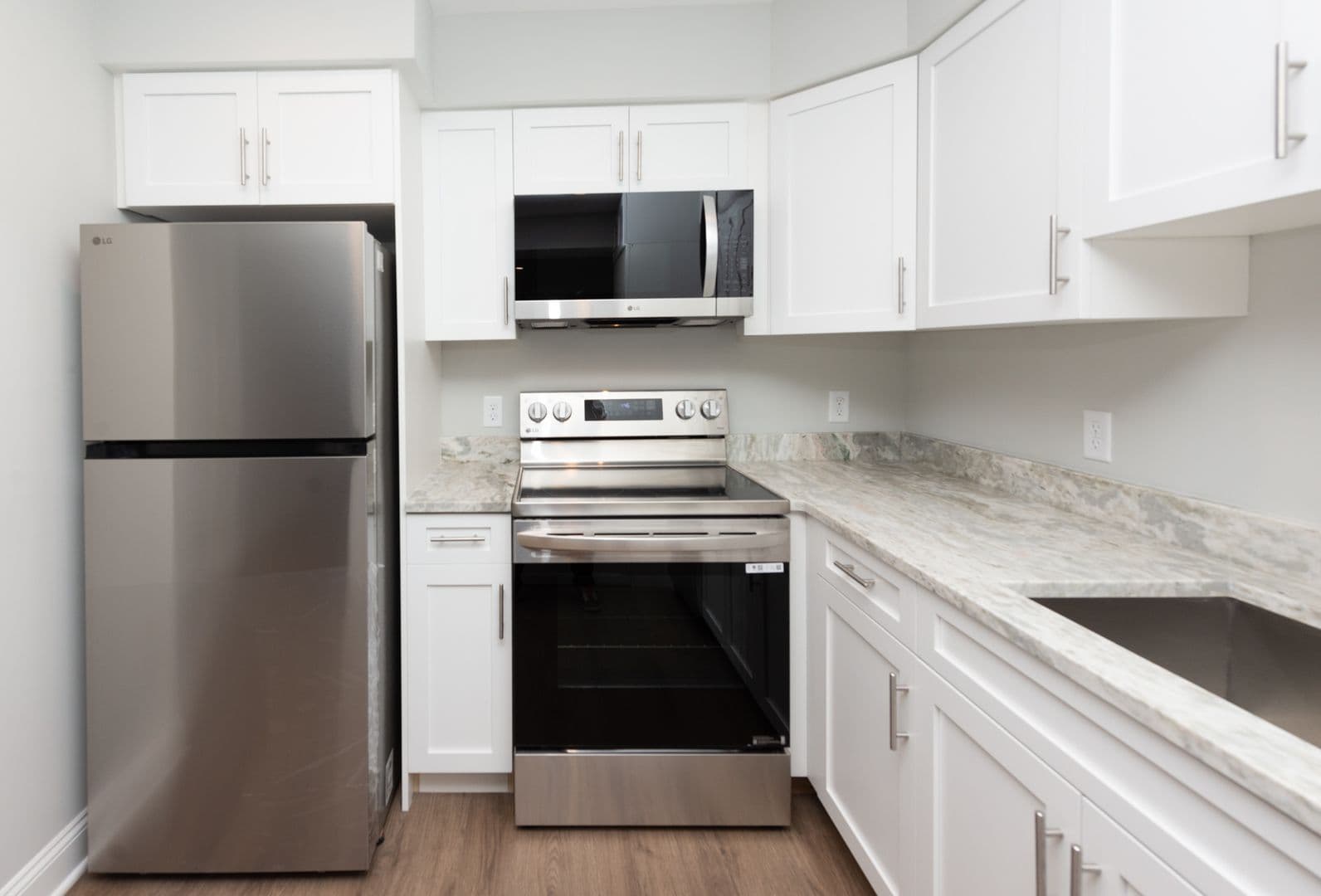 Hamden Apartment: 925 Mix Ave