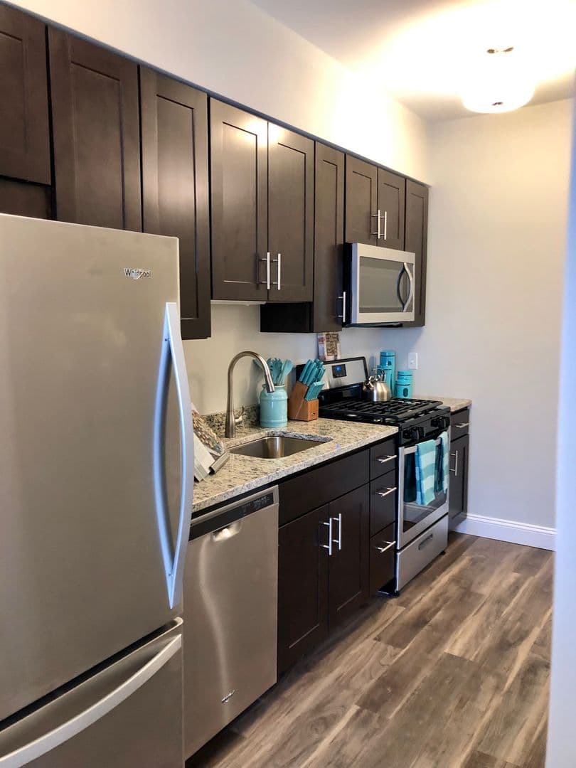 Hamden Apartment: 380 Mather St.