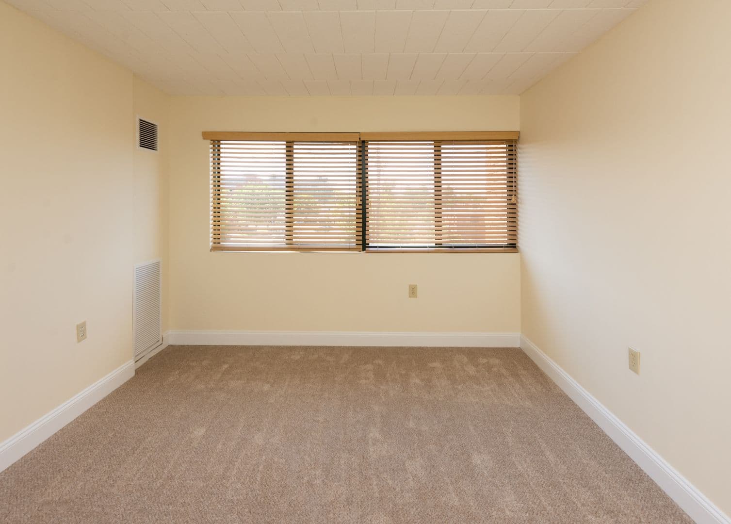 Hamden Apartment: 2405 Whitney Avenue