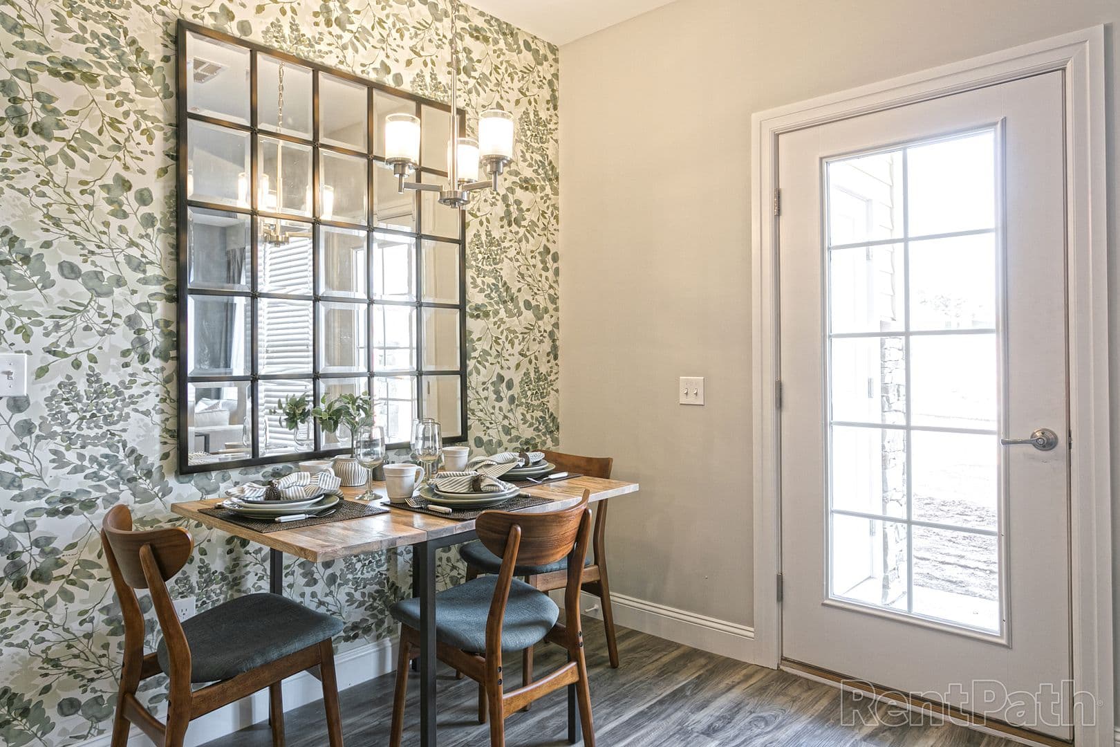 Hamden Apartment: 380 Mather St.